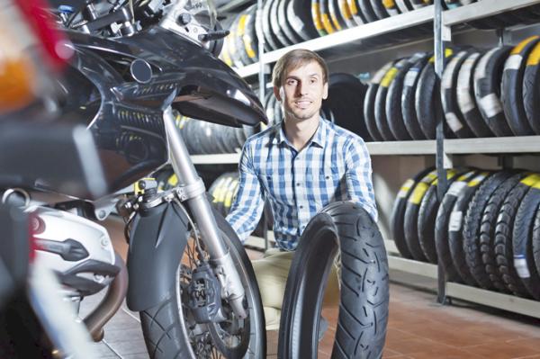 10月1日起,125cc以上摩托车也必须和汽车一样进行车检。(123RF)