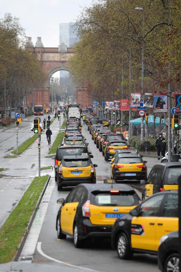 今年3月,西班牙出租车司机也加入了抗议物价上涨的队伍。(JOSEP LAGO/AFP via Getty Images)