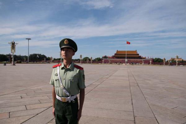 “六四”33周年临近,中共如临大敌,政治中心北京出现一系列异象。(图片来源:NICOLAS ASFOURI/AFP via Getty Images)