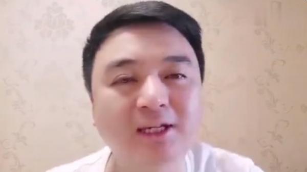 网传大陆一位个体户老板,拥有传媒和珠宝两家公司,自述3年疫情现在连吃饭都成问题。(图片来源:视频截图)