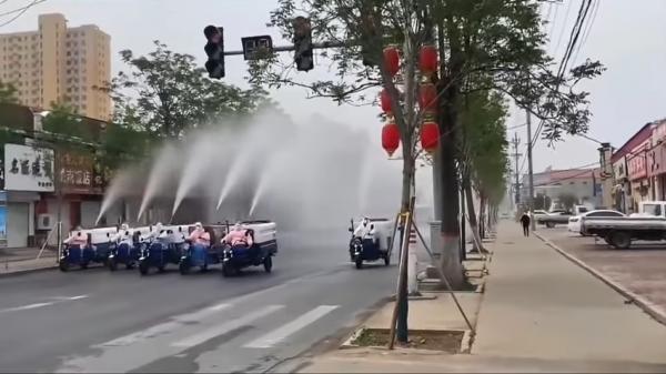 河北邯郸惊现“消杀生化部队”,由此可见疫情已经扩散。(图片来源:视频截图)