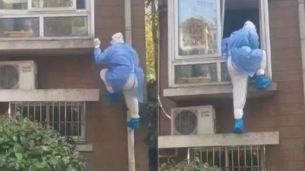 “大白”肆无忌惮地闯入民宅,或强行将居民带走隔离,或大搞“消杀”,引发众怒。(图片来源:网络图片)