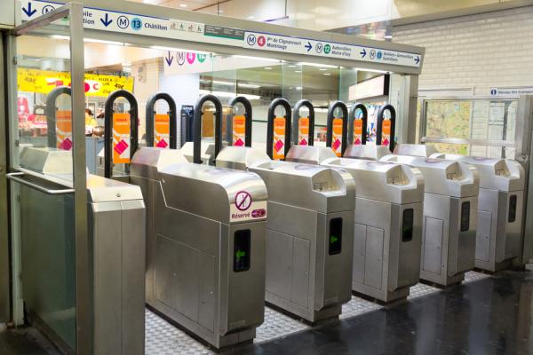 巴黎地铁的进口(123RF)