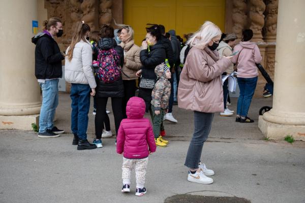 巴塞罗那难民接待处的乌克兰难民(JOSEP LAGO/AFP via Getty Images)