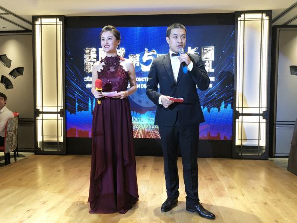 美丽城联合商会新任秘书长陈鼎元(右)与女主持王璐共同担任当晚的司仪(摄影:林莲怡/看中国)