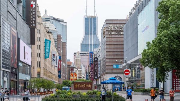 2022年6月10日,上海南京路(图片来源:LIU JIN/AFP via Getty Image)
