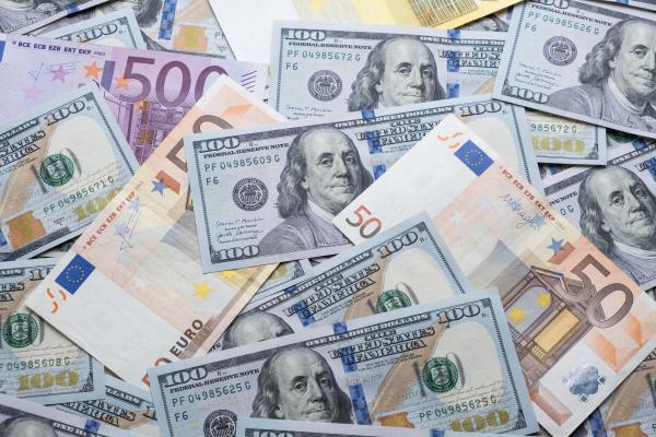 欧元与美元（123RF）