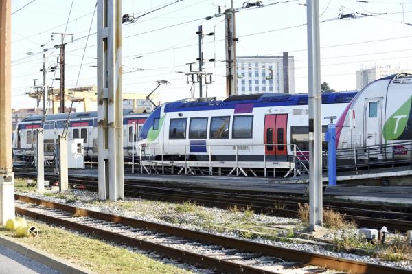 法兰西岛大区列车(ERIC PIERMONT/AFP via Getty Images)