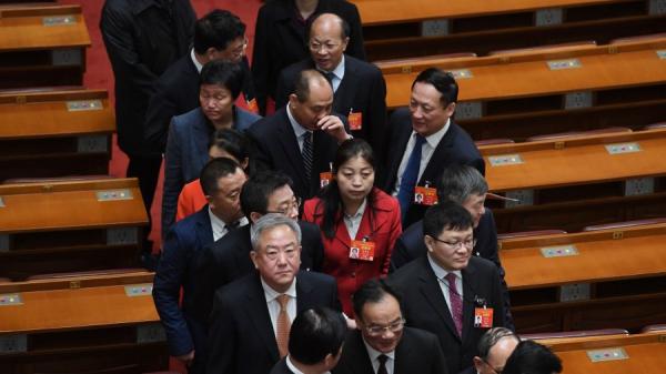 安徽省委书记郑栅洁曝光官场乱象,指部分中共官员“虚、躲、冷、粗、假”,出工不出力,一级骗一级。示意图(图片来源:Getty Images)