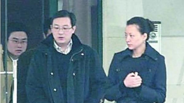 据媒体7月4日报导,董卿的丈夫密春雷新增被执行超7亿,而他本人已经与外界“失联”了半年。(图片来源:视频截图)