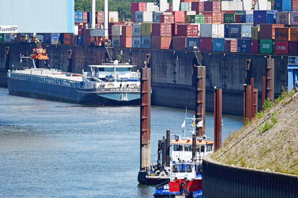 德国西部杜伊斯堡的内陆港口(INA FASSBENDER/AFP via Getty Images)