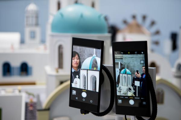 OPPO手机(OSEP LAGO/AFP via Getty Images)