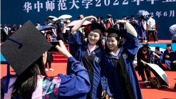 根据就业网站招聘的数据,已经成功找到工作的毕业生的平均首份工资比去年低12%。(图片来源:Getty Images)