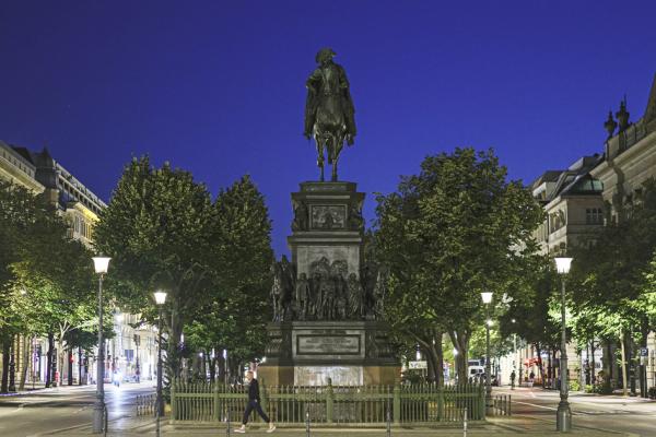 德国地标建筑因节省能源而灯光暗淡。(Omer Messinger/Getty Images)