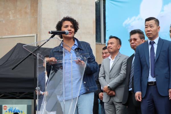  巴黎市议员埃尔阿拉杰女士 