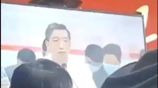 网传河北省新乐市委书记李明政,在疫情防控工作视频会议上声称:“方法要极端”,“直接抓人”,“见一个抓一个。”(图片来源:视频截图)