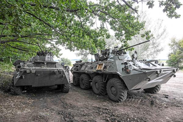 9月10日,乌军在闪电战反攻中,成功突入库皮扬斯克镇,夺回大片领土。溃逃的俄军撤离时,丢弃了许多装备。(JUAN BARRETO/AFP via Getty Images)