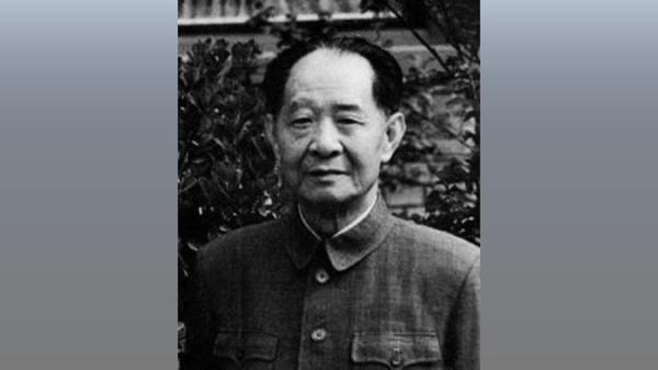 胡耀邦下台的原因在于邓小平是否全退的问题。(图片来源:维基百科)