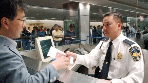 近期传出中国富人纷纷启动离开中国的计划。示意图。(图片来源:Justin Sullivan/Getty Images)