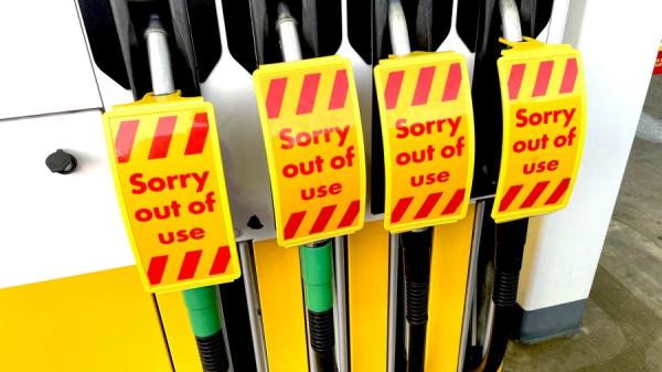 届时,如果欧洲天然气供应仍得不到有效解决,那么明年冬天将更加难熬,欧洲国家将面临更加严峻的能源形势,需要尽早做好准备。