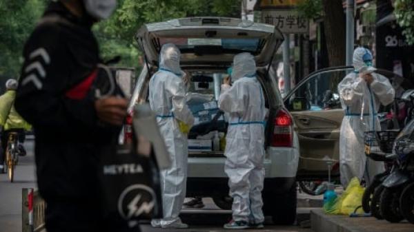 大陆疫情再燃单日30省沦疫,近日多地高速服务区发现多例阳性感染者,海口等多地突然临时静默。(图片来源:Getty Images)