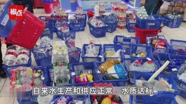 近日传出上海出现供水危机,民众纷纷在家囤饮用水。(图片来源:网络图片)