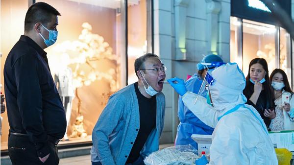 大陆一处核酸检测点(HECTOR RETAMAL/AFP via Getty Images)