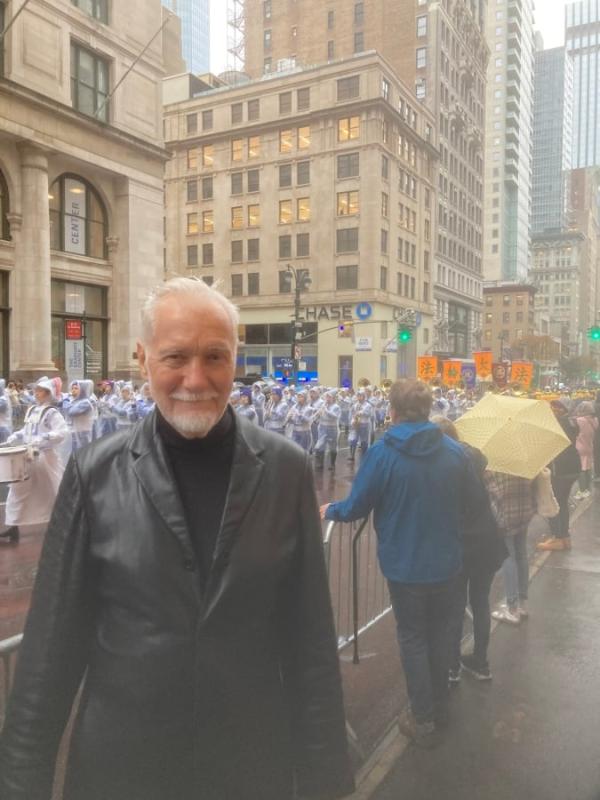 威廉・奥森(William Oherson)（看中国摄影：張正）