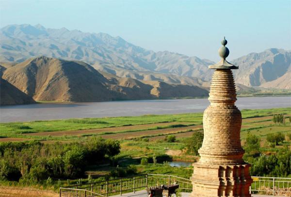 塔群最上方的塔（公有领域）