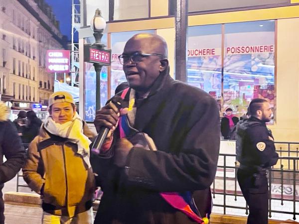 巴黎20区副区长萨玛克致辞。