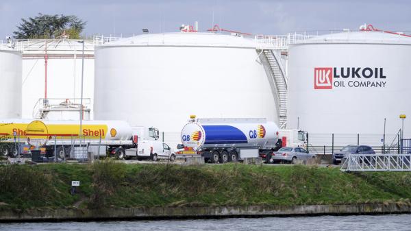 俄乌战争期间,意大利仍为俄罗斯原油最大进口国之一。由于欧盟对俄石油禁运,意大利西西里岛ISAB炼油厂正面临停产风险。(Getty Images)