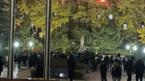 12月7日晚,中国科学技术大学发生校园抗议示威活动,学生提出四大诉求。(图片来源:网路截图)