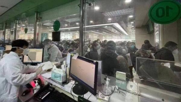 大陆疫情激增,北京等城市的医院人满为患。(图片来源:微博)