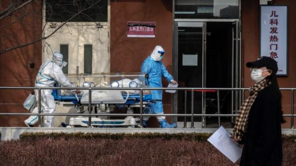 北京的医院连日发烧病人爆满,早已崩溃。(图片来源:Getty Images)