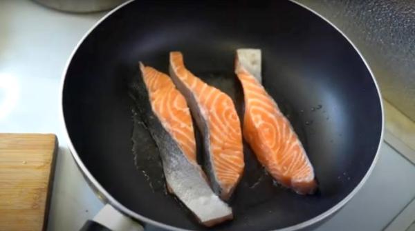 夏威夷盖饭   （以下图均来源：阿隋厨房视频）