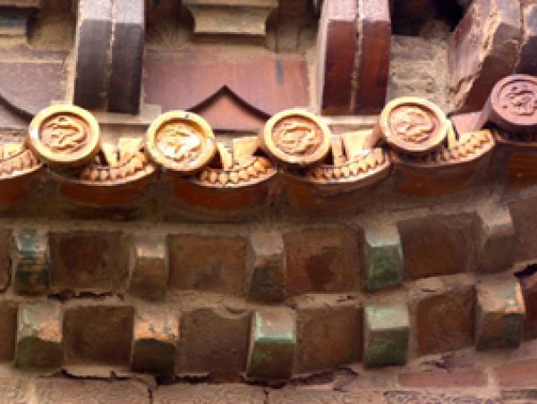 铁塔琉璃瓦(Gisling/Wikipedia/CC BY-SA 3.0)