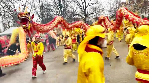 巴黎地区各地年味浓
