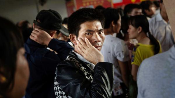 中国疫情期间,就业市场全部熄火,高达百万就业机会瞬间萎缩,造成失业率狂飙。(图片来源:Kevin Frayer/Getty Images)