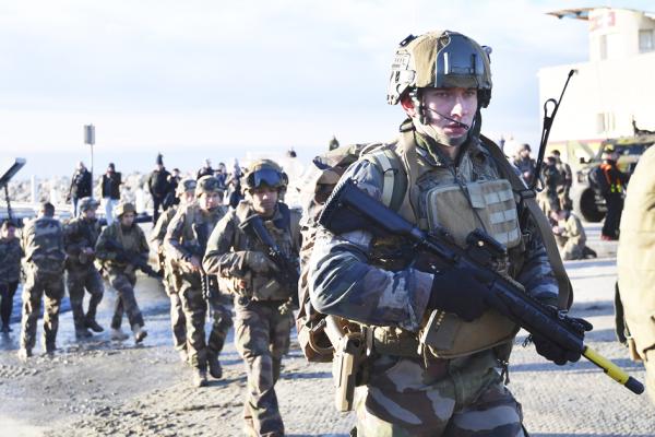 2023年2月26日,法国士兵在法国南部参加名为 "猎户座23"的大规模军事演习。 (SYLVAIN THOMAS/AFP via Getty Images)