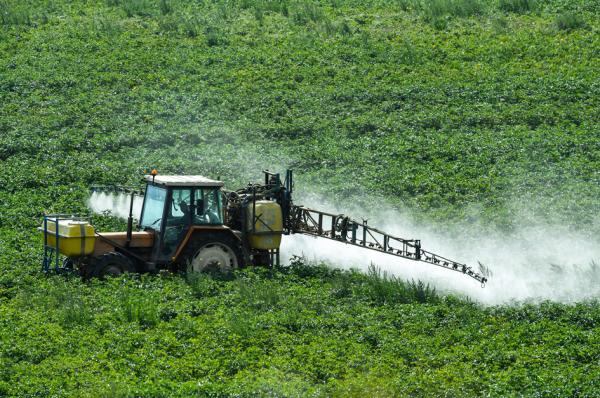 法国启动新农业环保计划,希望在2030年减少50%农药使用量。(PHILIPPE HUGUEN/AFP via Getty Images)
