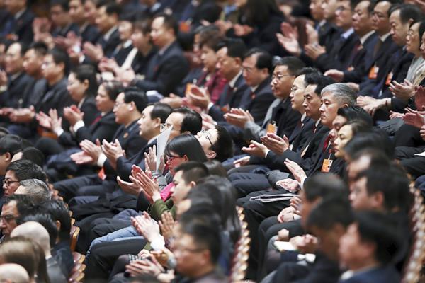 两会上的官员。(Getty Images)