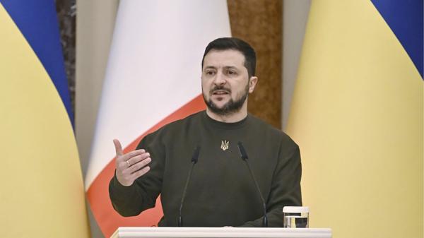 乌克兰总统泽连斯基于俄乌战争周年在推特发文,承诺2023年将是胜利的一年。(GENYA SAVILOV/AFP/Getty Images)