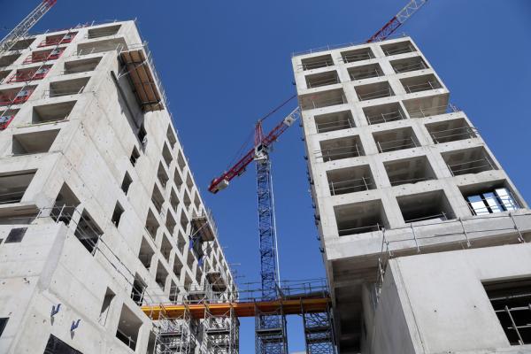 巴黎Batignolles街区于2012年建造的新房。(JACQUES DEMARTHON/AFP/GettyImages)