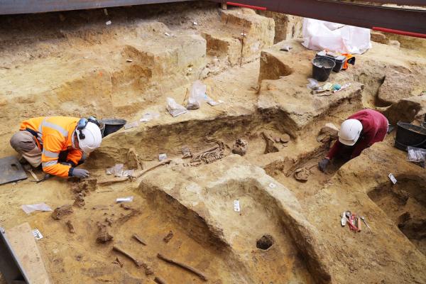 巴黎皇港站出土的高卢罗马古墓(Photo by THOMAS SAMSON/AFP via Getty Images)