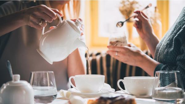 茶在英国的普及和社交有关。(Adobe Stock)