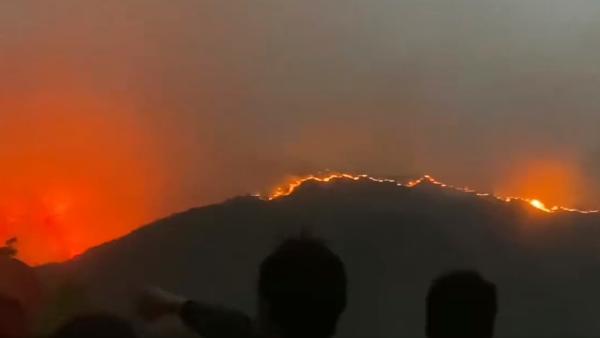 云南丽江、玉溪发生火灾已烧3天。(图片来源:視频截图)