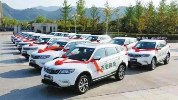 中国“农管”人员使用的车辆。(图片来源:微博截图)