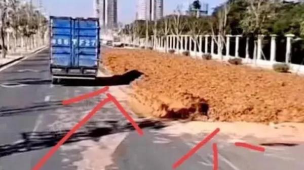 近日又传出地方官员推出“退路还田”,把水泥路面敲掉,堆上土种作物。(图片来源:网络图片)