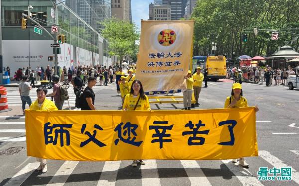 美东时间2023年5月12日(五)大纽约地区五千多名法轮功学员,在纽约曼哈顿举办盛大游行(看中国摄影:柳笛)