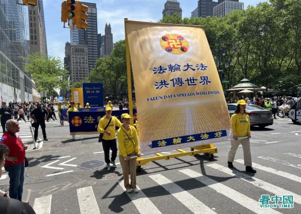 美东时间2023年5月12日(五)大纽约地区五千多名法轮功学员,在纽约曼哈顿举办盛大游行(看中国摄影:柳笛)